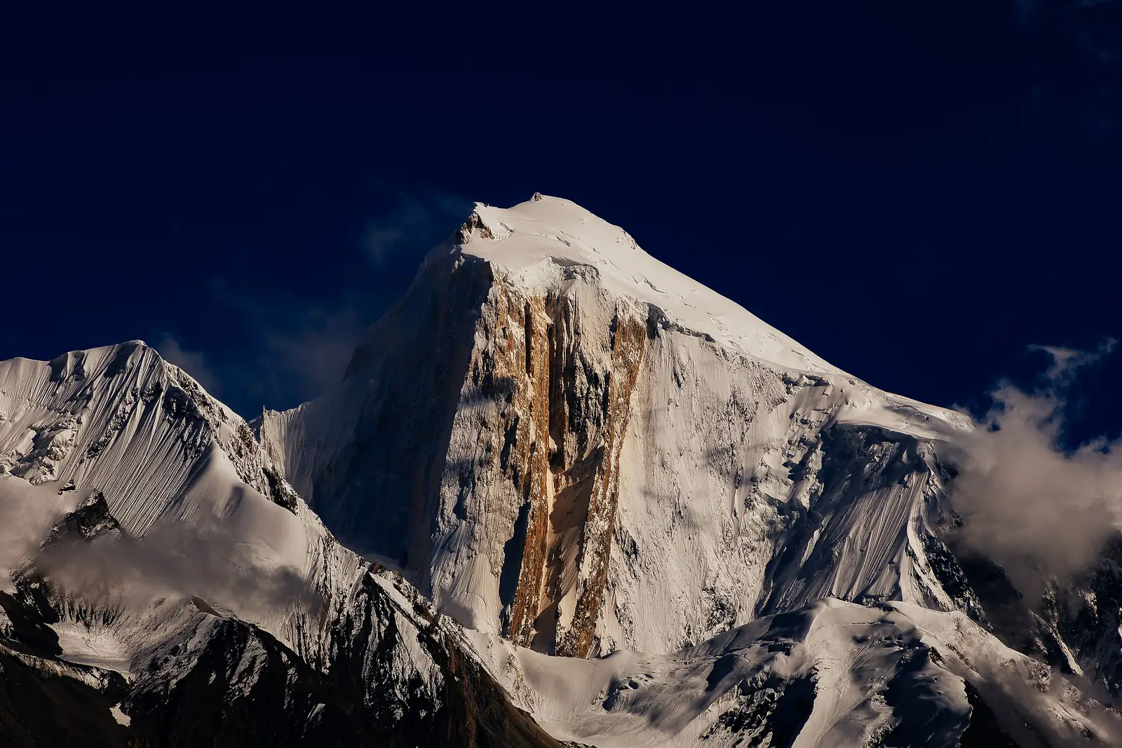 Der Spantik (7.027 m), der Golden Peak, über dem Nagar-Tal