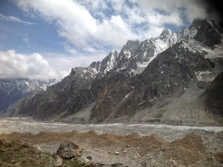The Gondogoro glacier below granite peaks, the approach to Gondogoro Peak