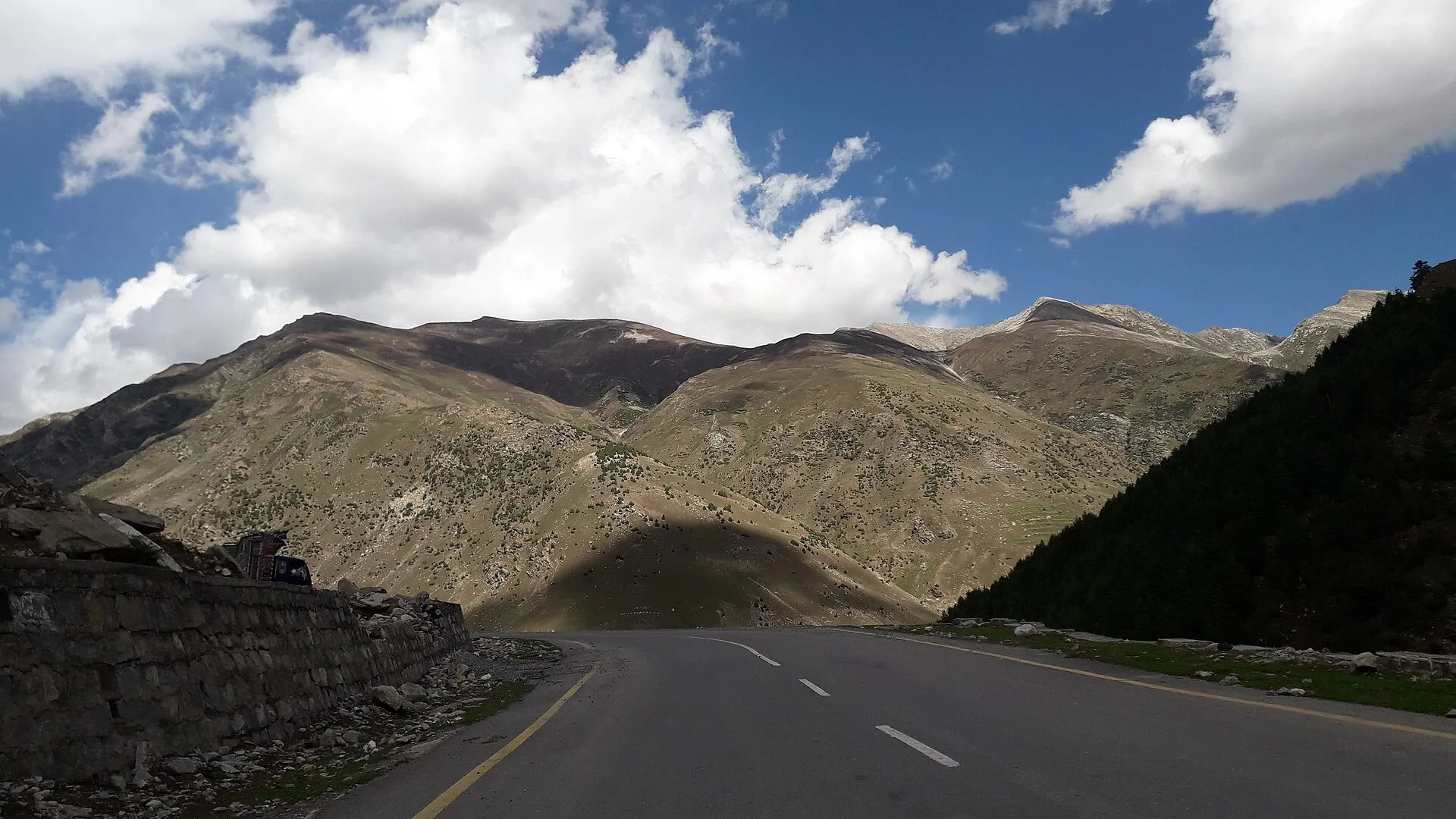 The open Karakoram Highway through arid mountains