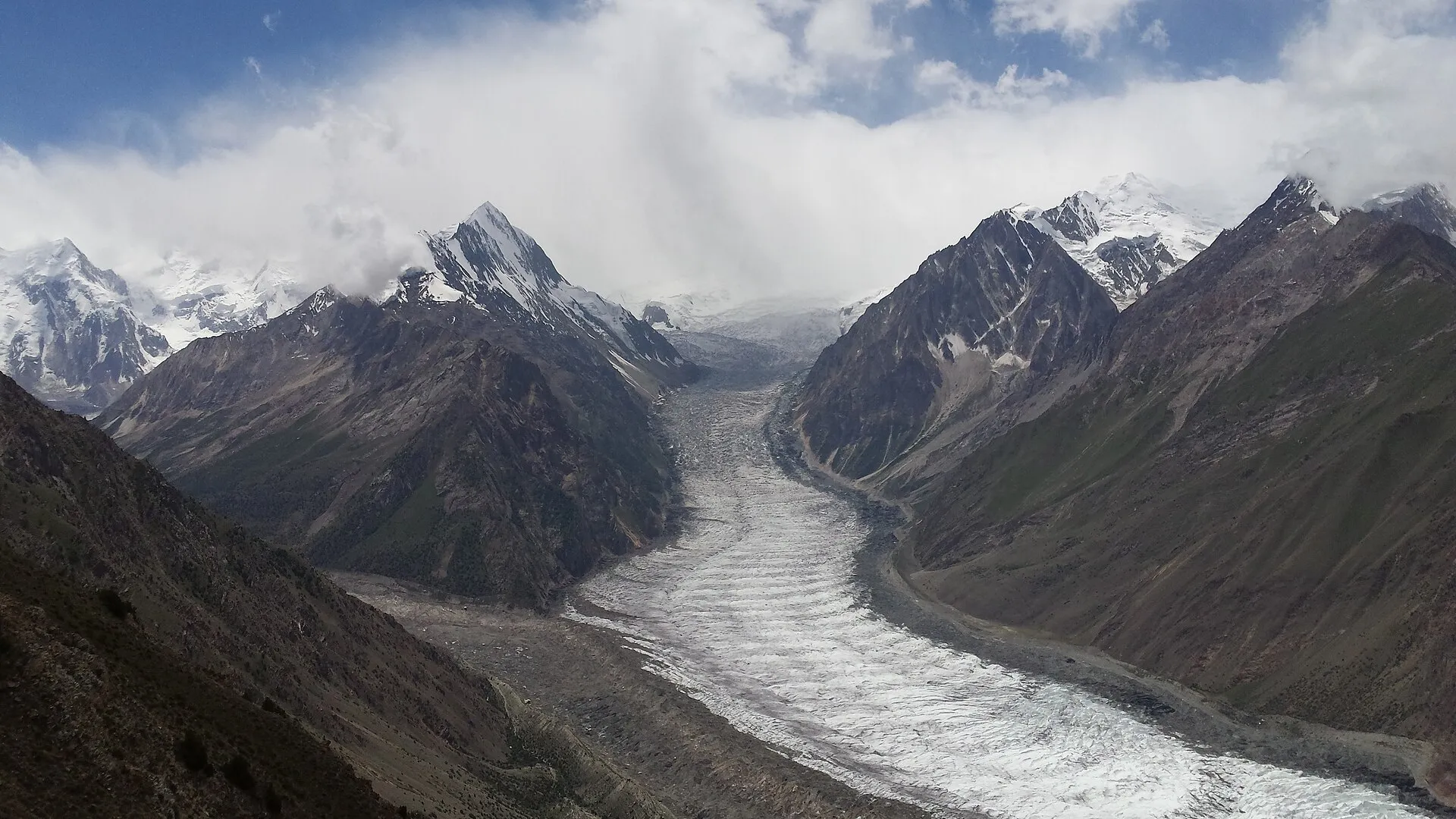 The glacier and peaks near Rush Lake in Nagar