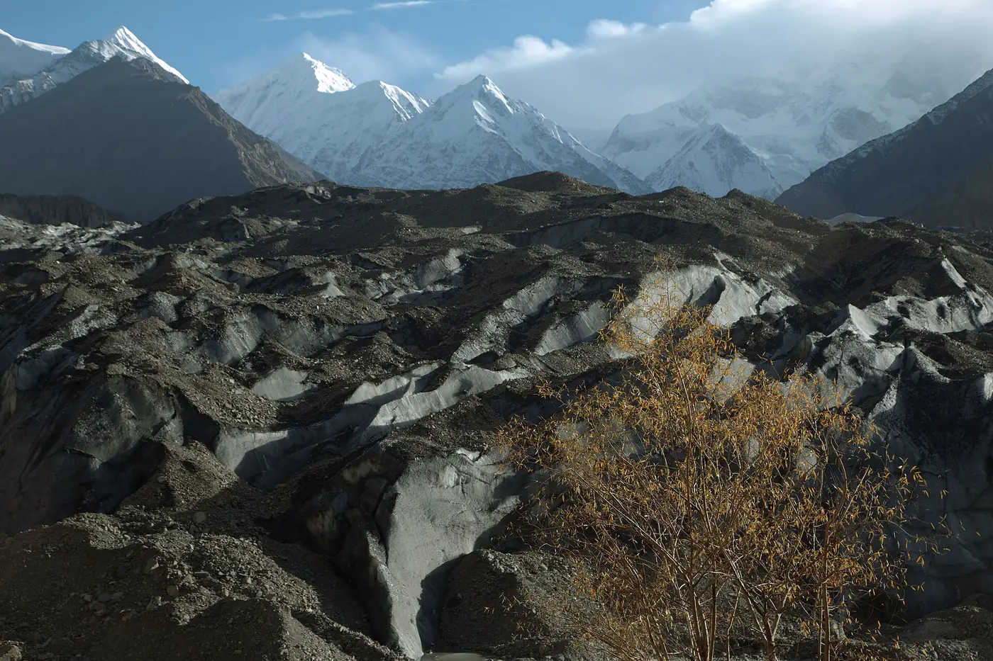 Der Shimshal-Gletscher, von der Straße ins Shimshal-Tal aus gesehen